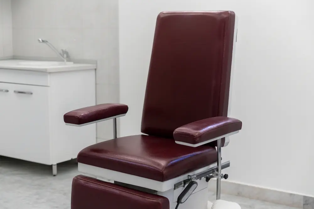 طراحی ارگونومیک و راحتی بیمار در صندلی نمونه گیری برقی