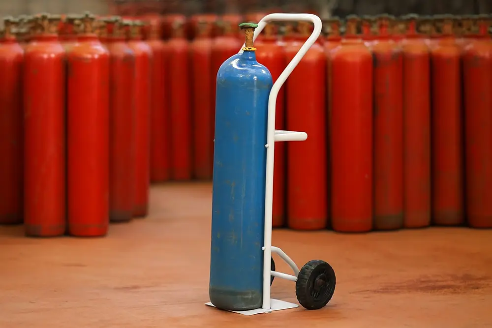 استفاده از ترالی حمل کپسول 20 لیتری